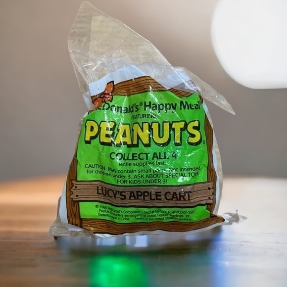 Peanuts Lucy Apple Cart Toy Charlie Brown McDonalds NWT Vintage Kids Toy - Picture 1 of 4